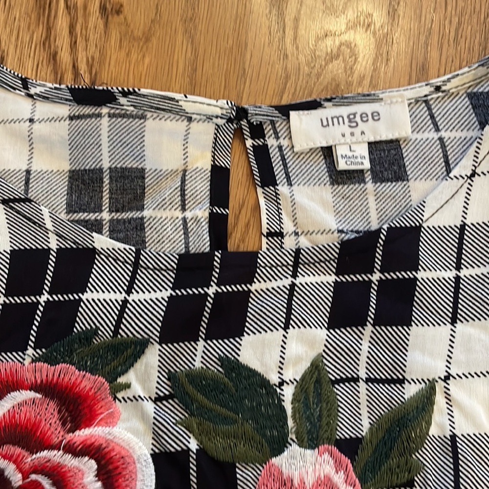 Umgee Roses Blouse🌹🌹 - Picture 5 of 5